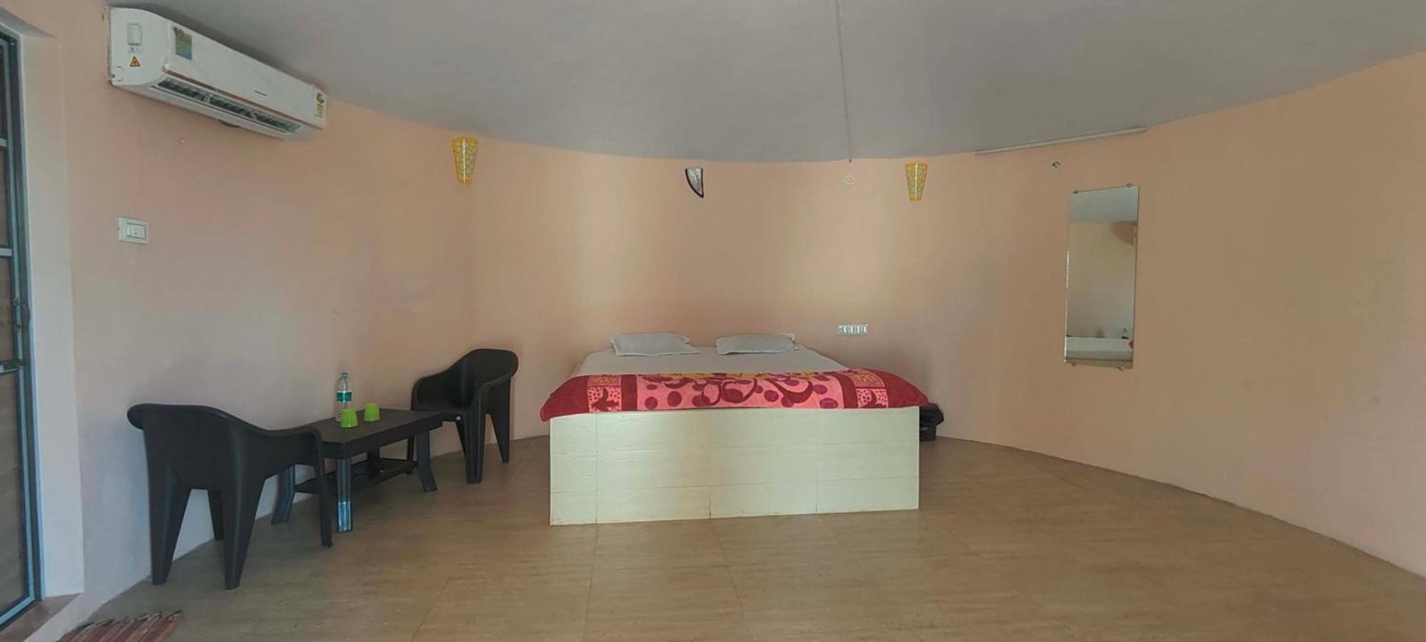 Krishna Farm & Forest Villa Bhuj Bilik gambar