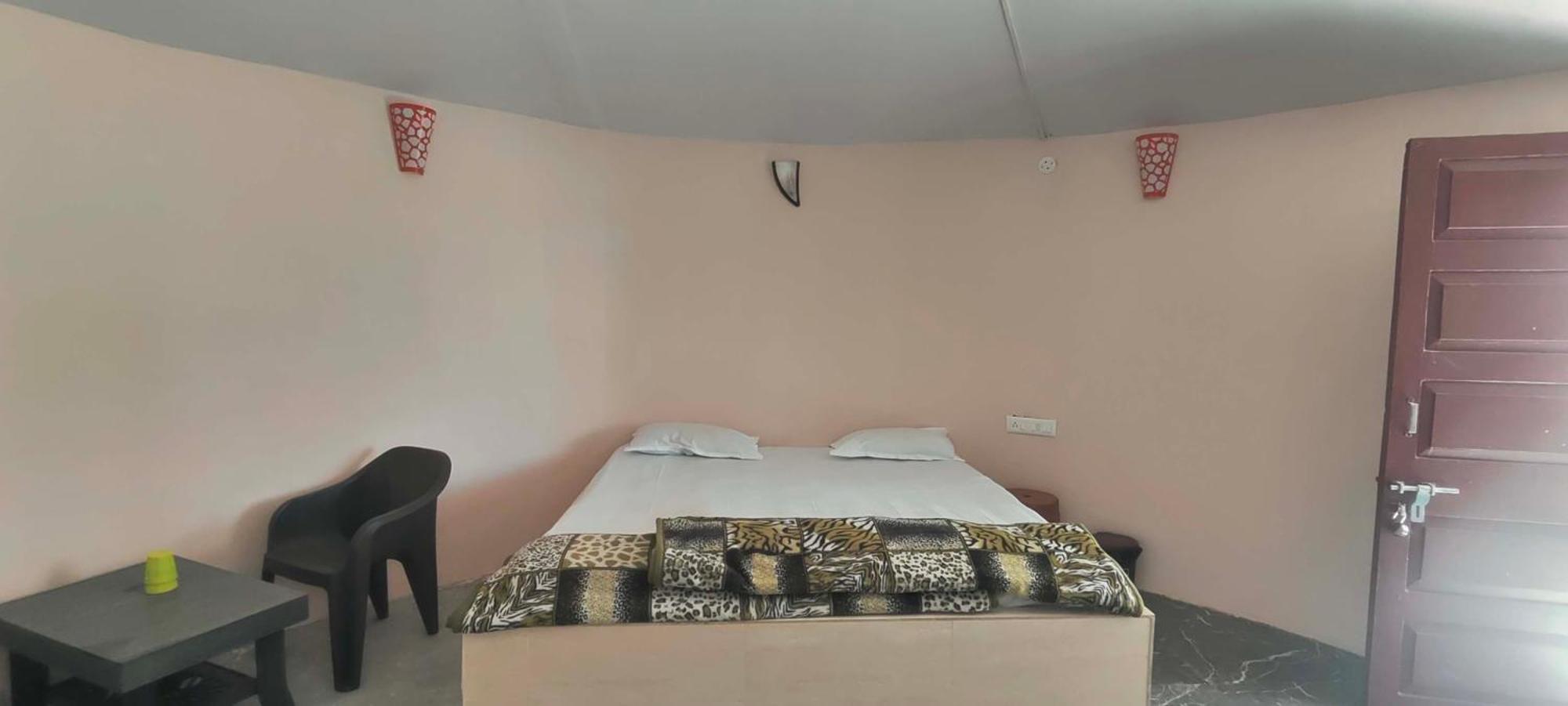 Krishna Farm & Forest Villa Bhuj Bilik gambar
