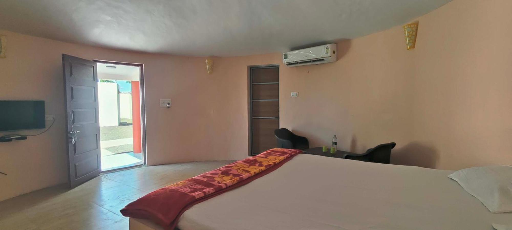 Krishna Farm & Forest Villa Bhuj Bilik gambar