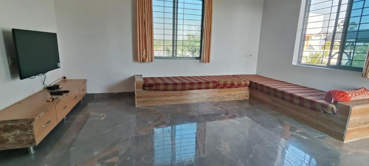 Krishna Farm & Forest Villa Bhuj Luaran gambar